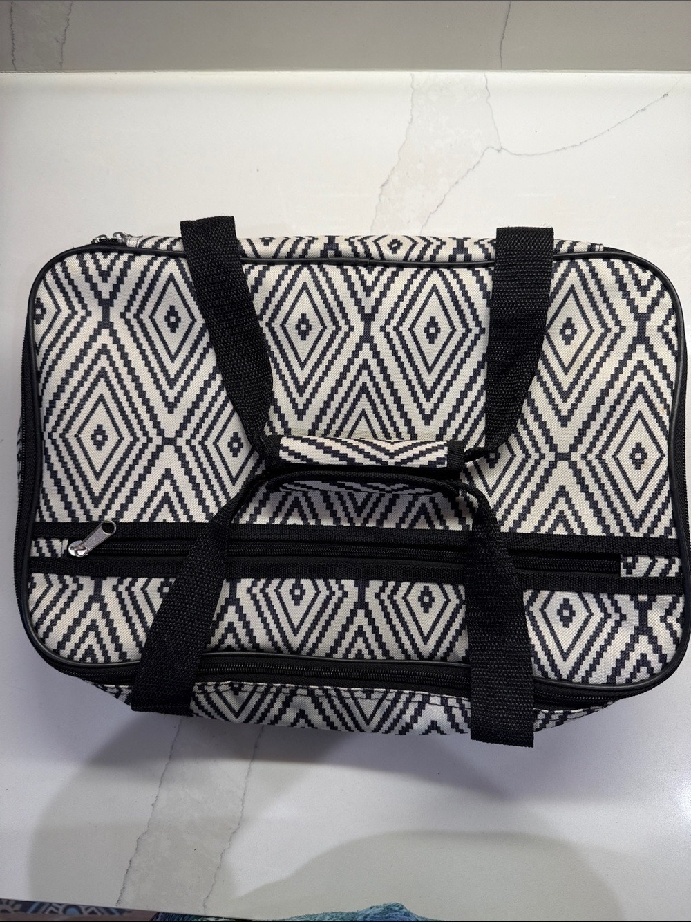 Black & White Geometric Bakeware Insulated Casserole Carrier for Hot / Cold Food